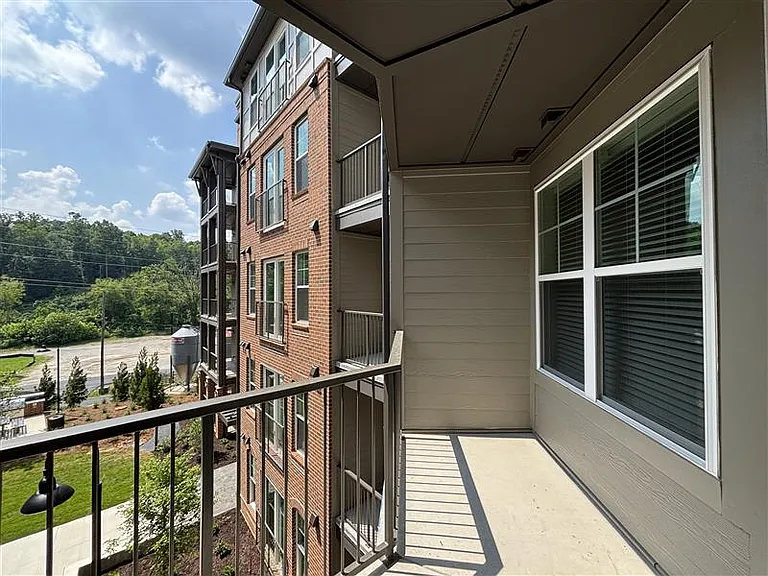 District on the Etowah Apartments — Photo 303