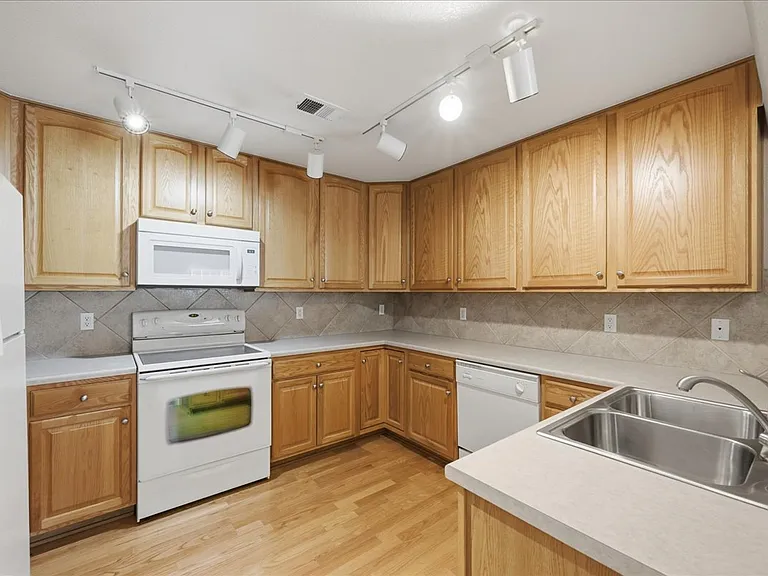1420 Whitehall Dr #A — Photo 20