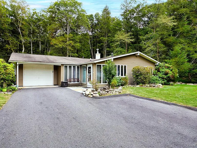 34 Maple Brook Rd — Photo 4