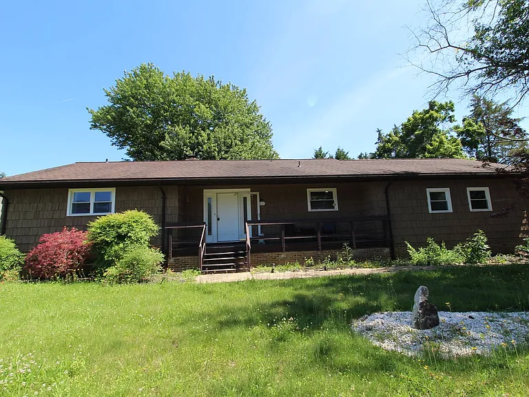 221 Alleghany Dr — Photo 1
