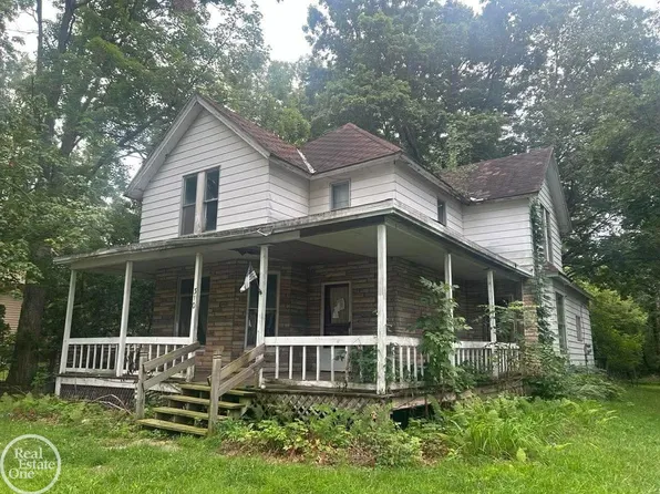 310 E Saint Clair St, Almont, MI 48003