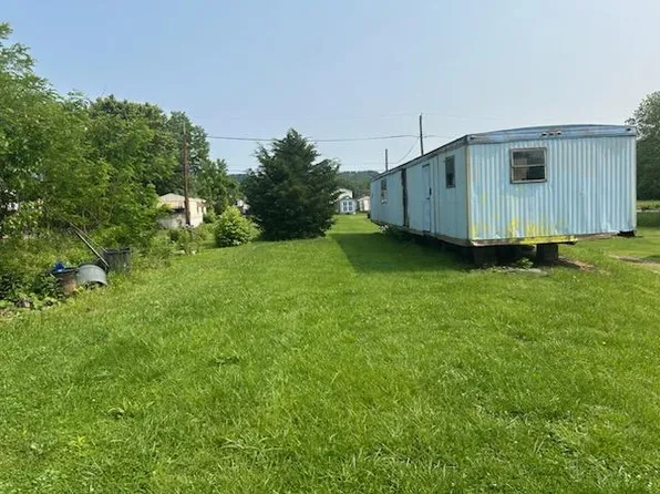 1325 Diamond St, Moundsville, WV 26041