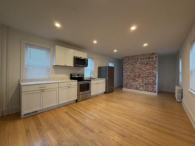 486 Main St #2 — Photo 1