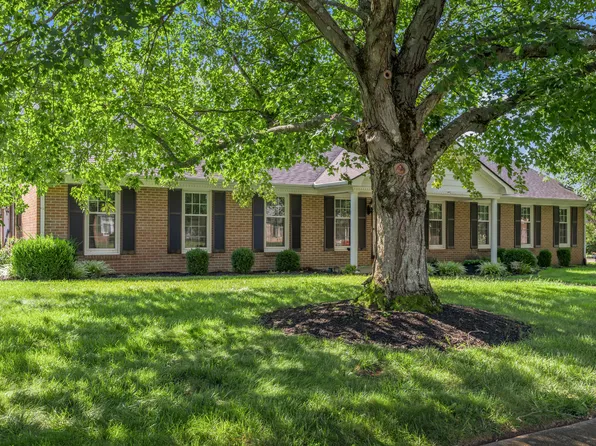 121 Hawthorne Dr, Nicholasville, KY 40356