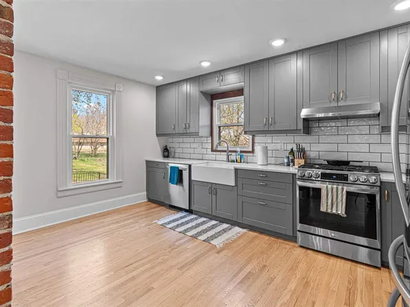 133 N 5th St, West Branch, IA 52358