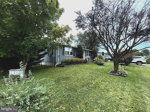 2nd image of 4 Corey Ln