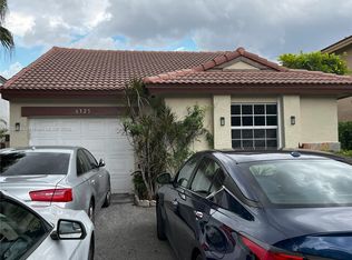 6325 NW 181st Ter, Hialeah, FL 33015