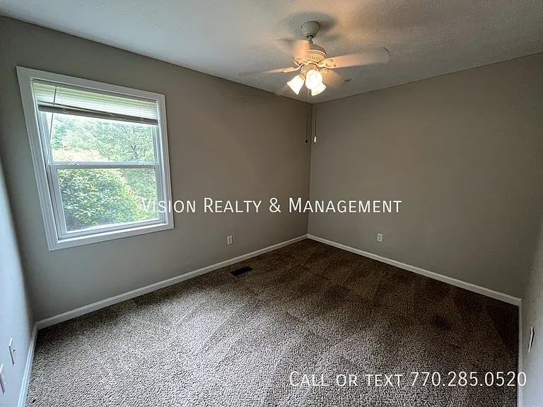 106 Barton Ln — Photo 16