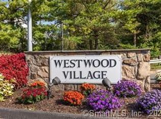 55 Mill Plain Rd #30-11, Danbury, CT 06810