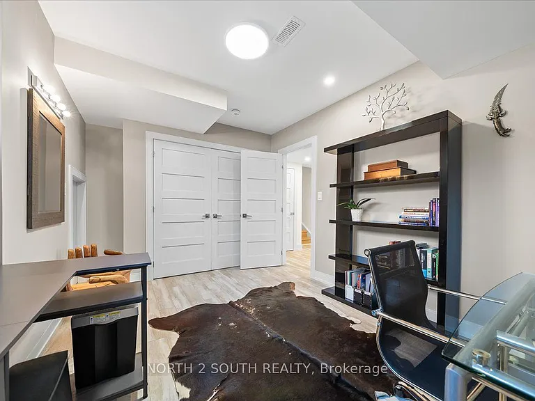 118 Berkely St — Photo 36