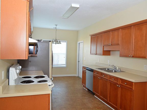 2nd image of 5800 Marchester Cir