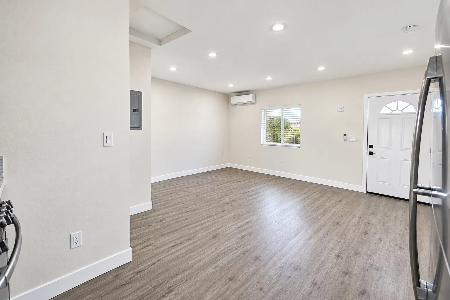 Studio, 373 sqft, $1,700 — Photo 2