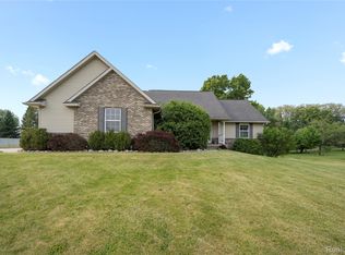 7467 Oceola Farms Ct, Howell, MI 48855