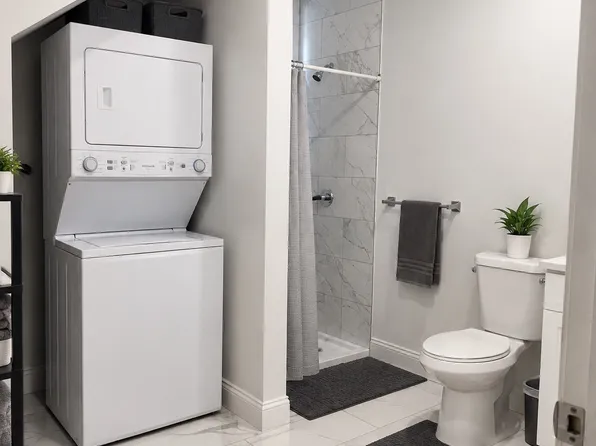60 Warner St APT 2, Newport, RI 02840