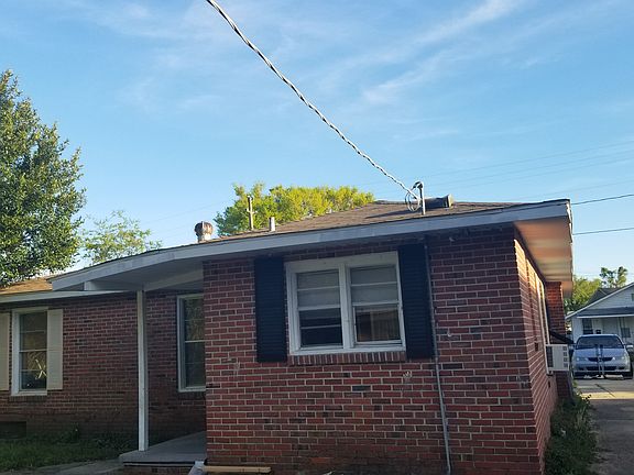 3rd image of 1904 W Lloyd St