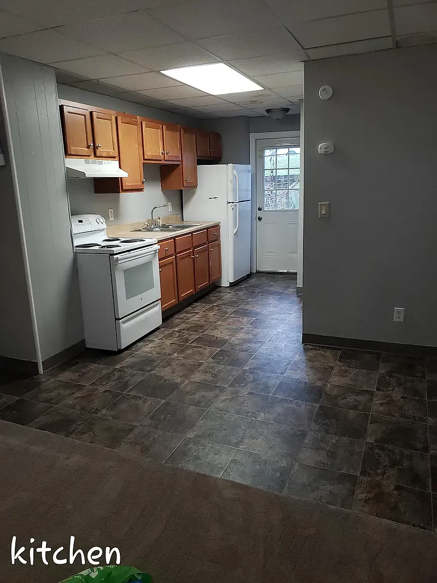 2 bed, 1.0 bath, 896 sqft, $1,200 — Photo 2