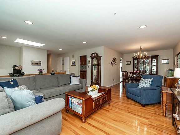 4th image of 19 Fishermans Dr