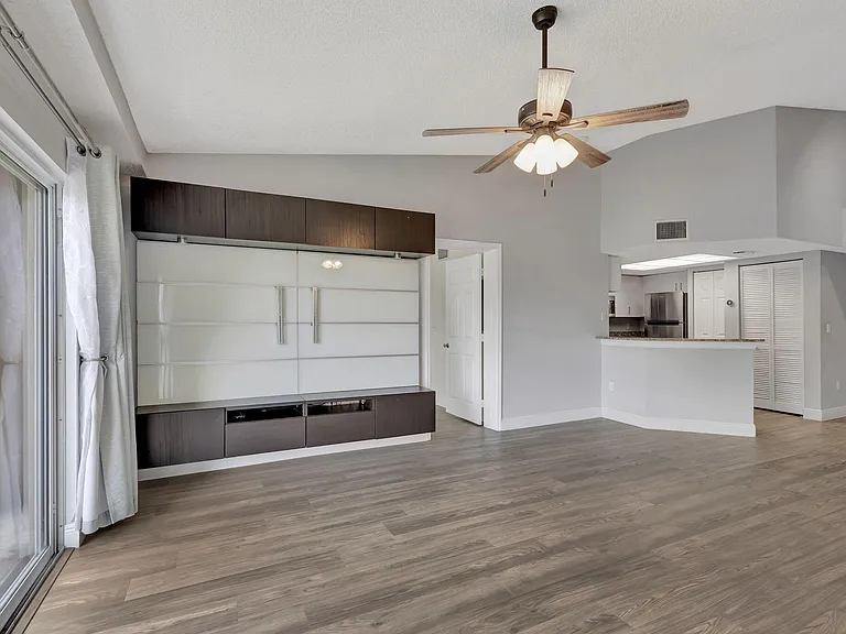 600 Crestwood Ct N #609 — Photo 3