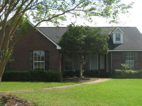 2327 Honeysuckle Rd, Dothan, AL 36301