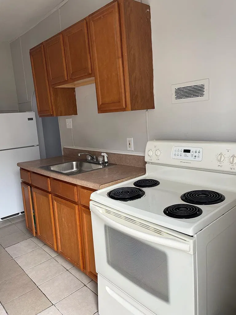 2 bed, $1,000 — Photo 3