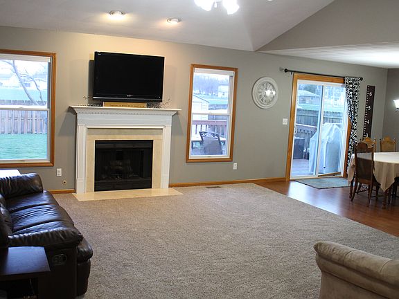 4th image of 219 Brookside Glen Dr