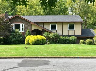 3451 Fox Dr, Bethlehem, PA 18017