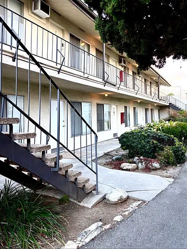 701 N Maple St #2 Photo 1