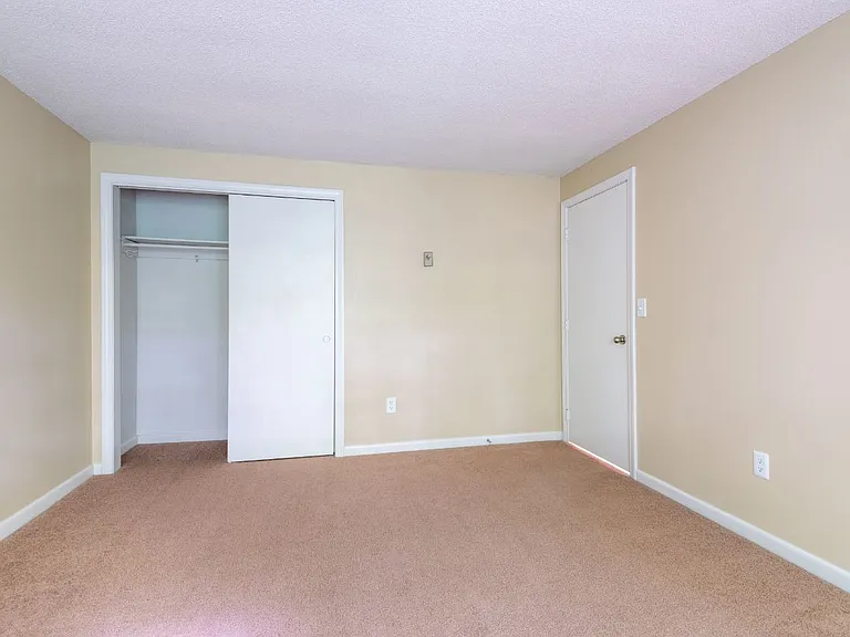 Yarmouth Green Apartment Homes — Photo 9