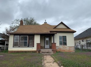 416 N 7th St, Clinton, OK 73601
