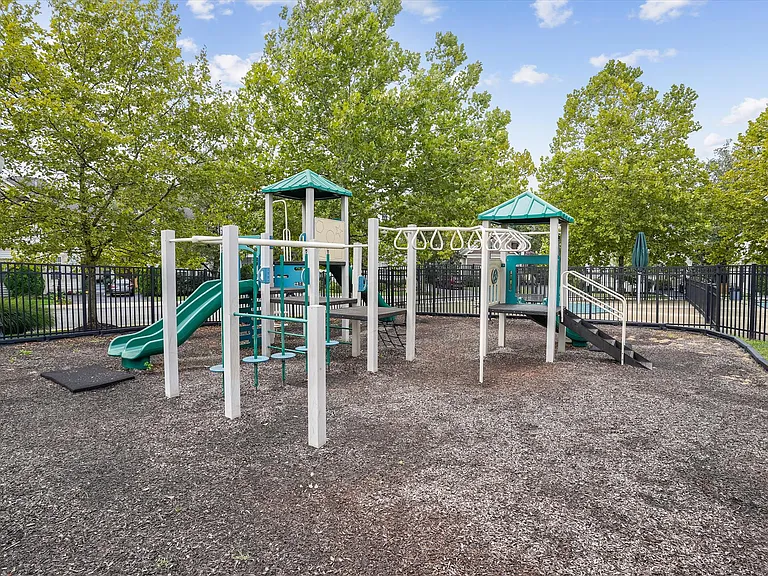 9305 Sumner Lake Blvd — Photo 45