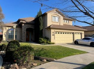 3242 W Oakridge Avenue W, Visalia, CA 93291