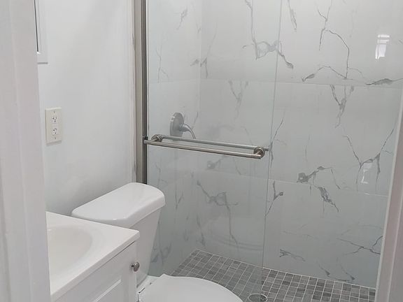 3rd image of 221 SW 112th Ave #221