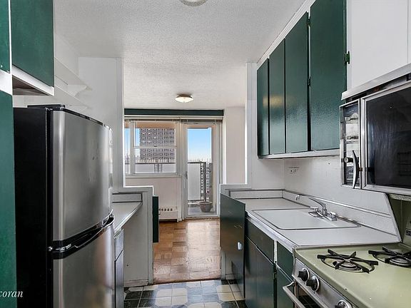 4th image of 75 Henry St APT 15D