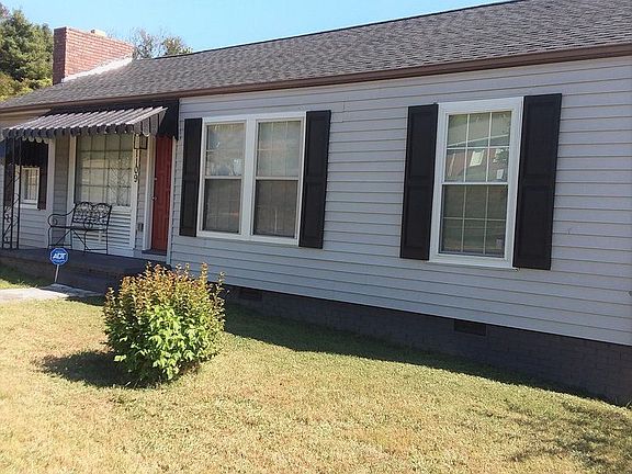 3rd image of 1109 N Wilcox Dr