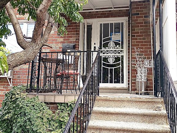 2nd image of 1730 Fowler Avenue