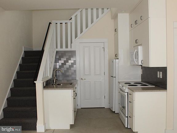 4th image of 415 William St APT B