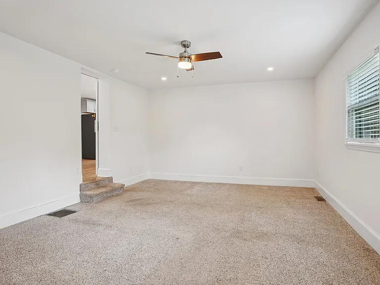 2318 Amesbury Ave — Photo 22