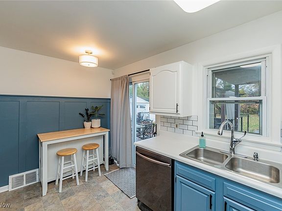 3rd image of 4378 W 182nd St