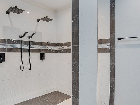 5th image of 601 Wilkinson St