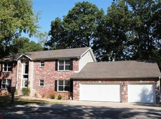 8 Crag Knob Rd, Saint Louis, MO 63122