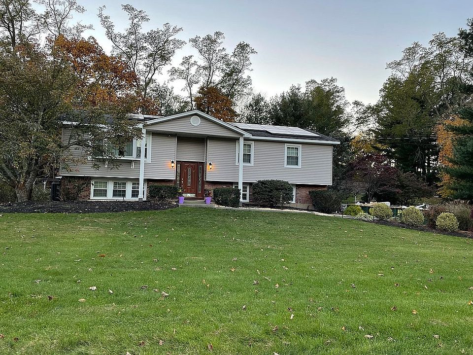 1st image of 4 Carteret Dr