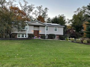 4 Carteret Dr, Pomona, NY 10970