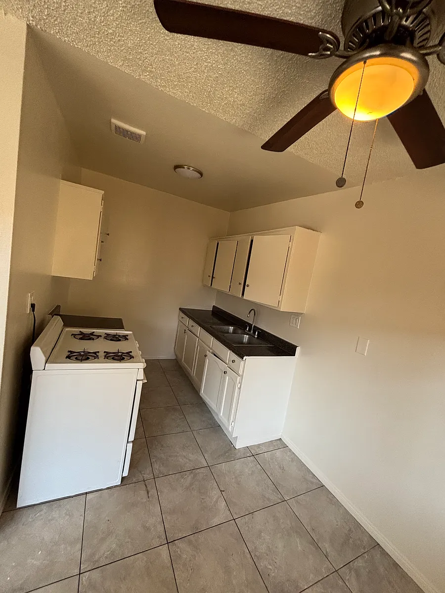 Building Photo - 1112 Dawson Ave #8