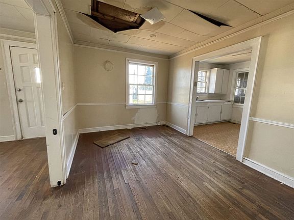 5th image of 104 Caroline St