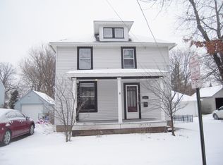 331 Putnam Ave, Woodstock, IL 60098