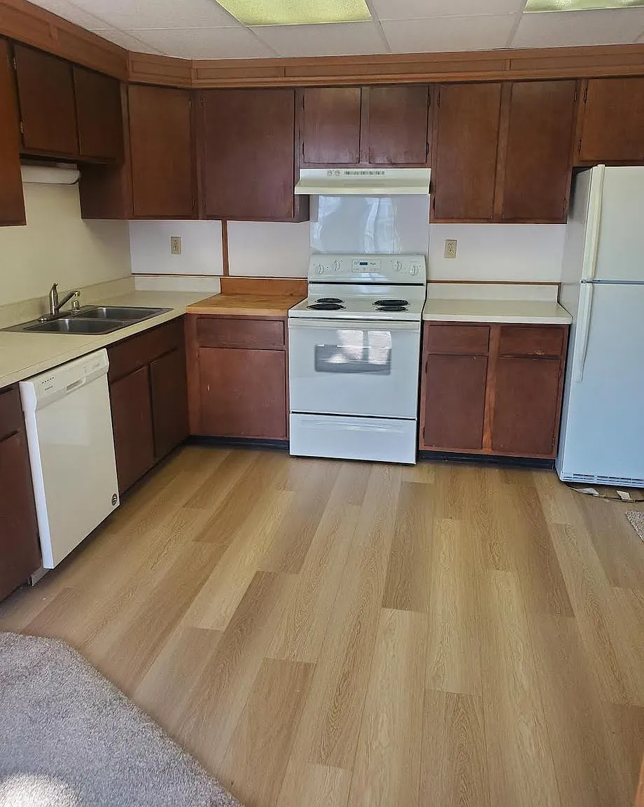 Park Ridge Apartments — Photo 1