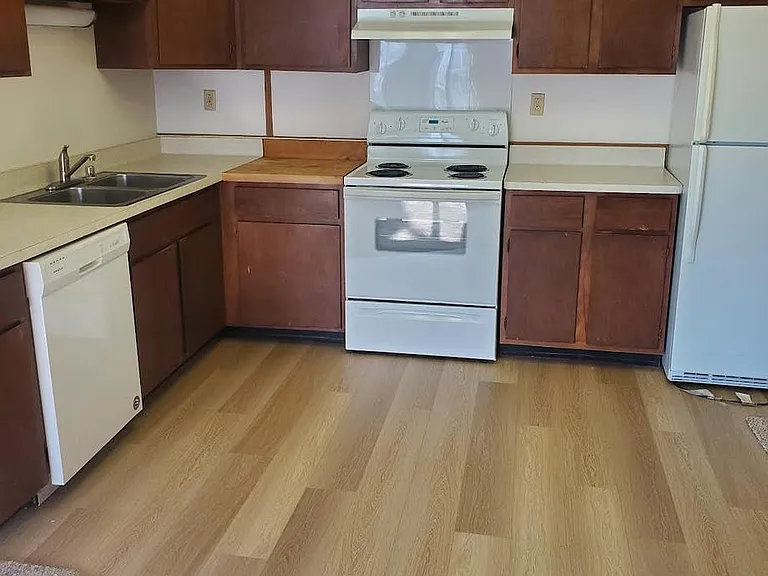 Park Ridge Apartments — Photo 1