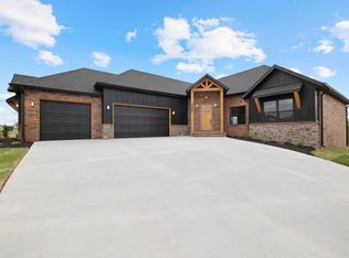 1364 W Doubletree Ln, Springfield, MO 65810