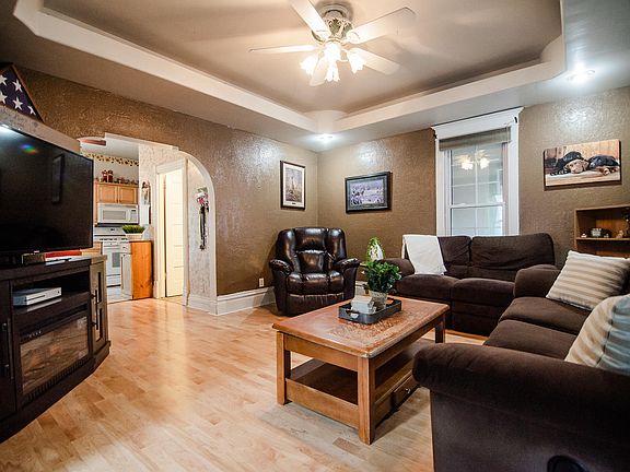 4th image of 308 4th St