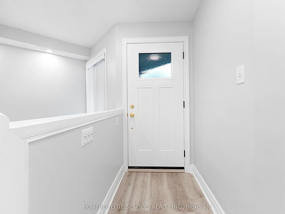 5th image of 7 Lenthall Ave